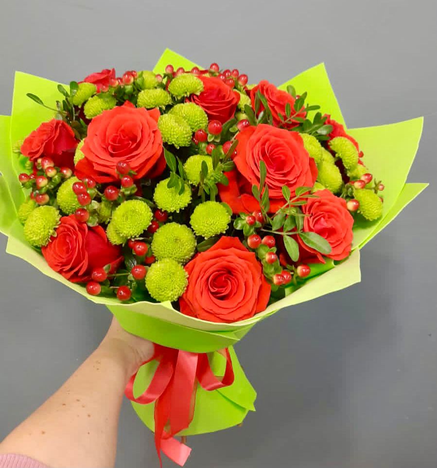 Букет цветов из: Хризантемы и Розы в Поселок Лесхоза