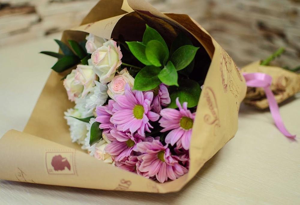 Букет цветов из: Розы и Хризантемы в Поселок Лесхоза