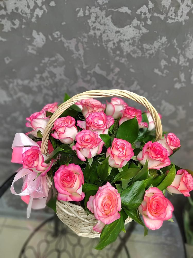 Цветочная композиция из Розы в корзине в Поселок Лесхоза
