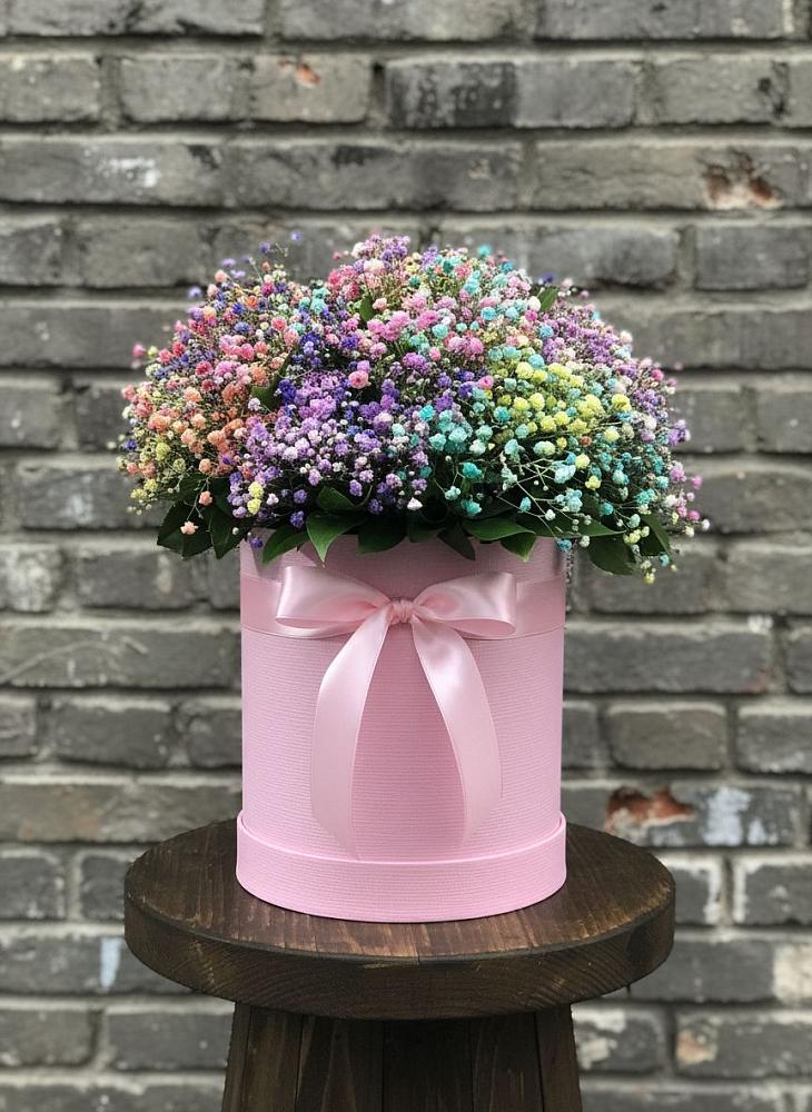 Цветочная композиция из Гипсофила и Розы в шляпной коробке в Поселок Лесхоза