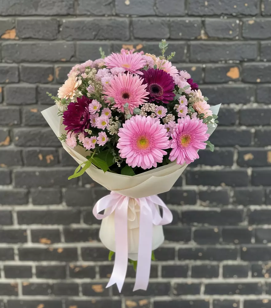 Букет цветов из: Герберы и Хризантемы в Поселок Лесхоза