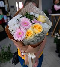 Букет цветов из:  Герберы, Розы и Хризантемы в Поселок Лесхоза