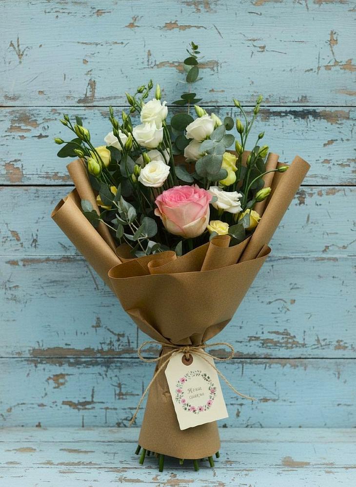 Букет цветов из: Розы и Лизиантусы в Поселок Лесхоза