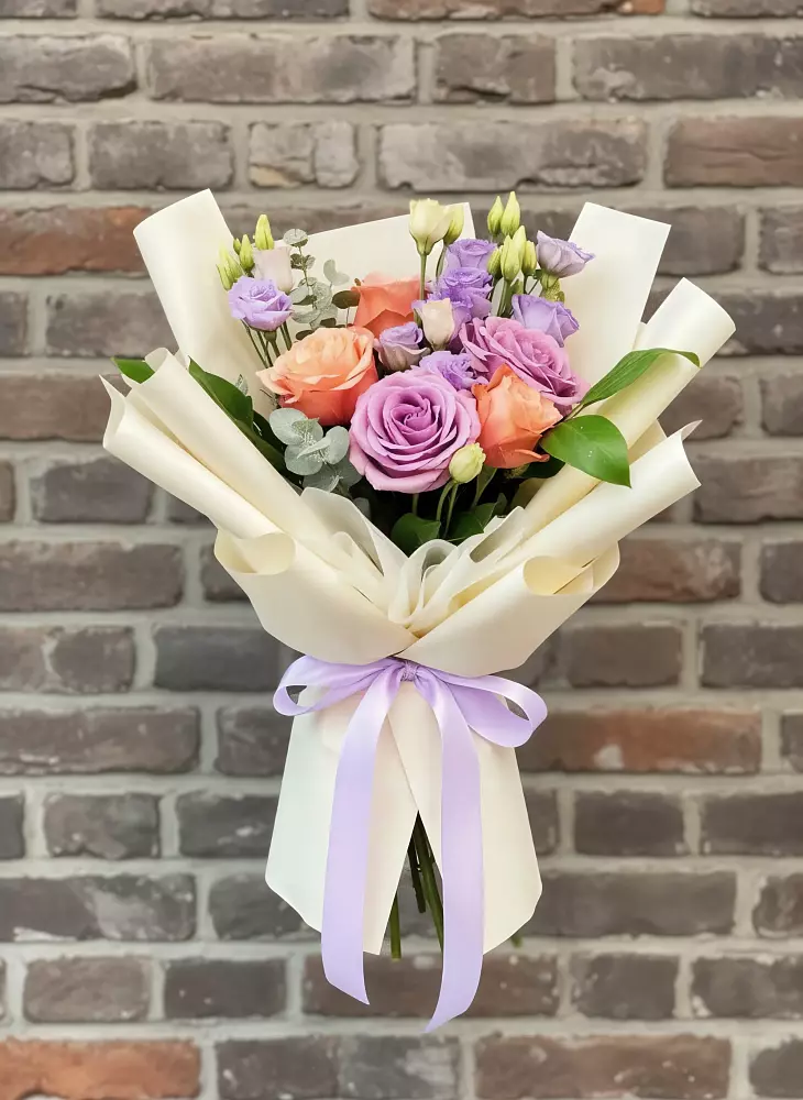 Букет цветов из: Лизиантусы и Розы в Поселок Лесхоза