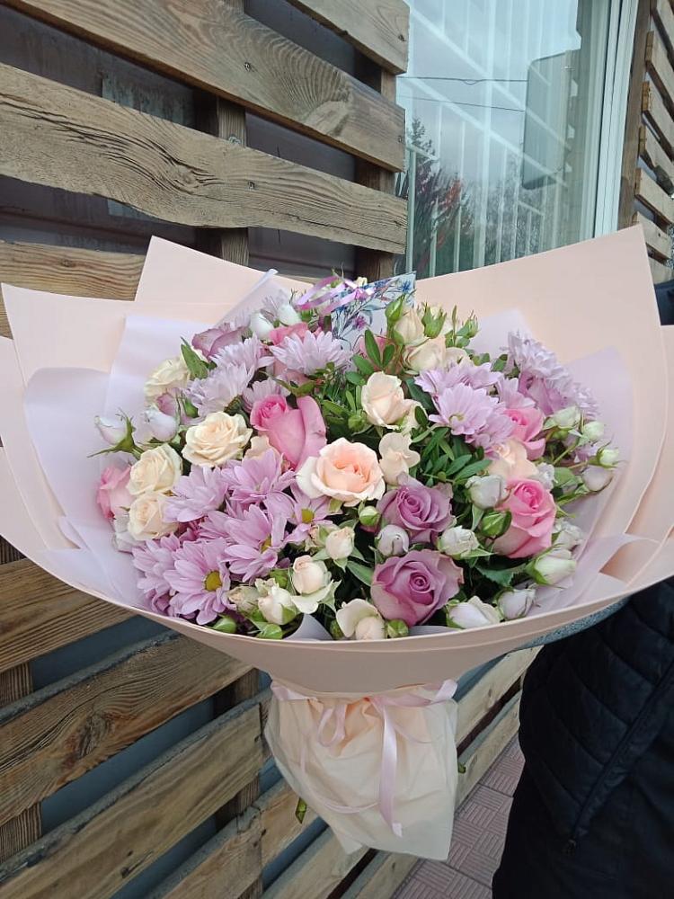 Букет цветов из: Розы и Хризантемы в Поселок Лесхоза