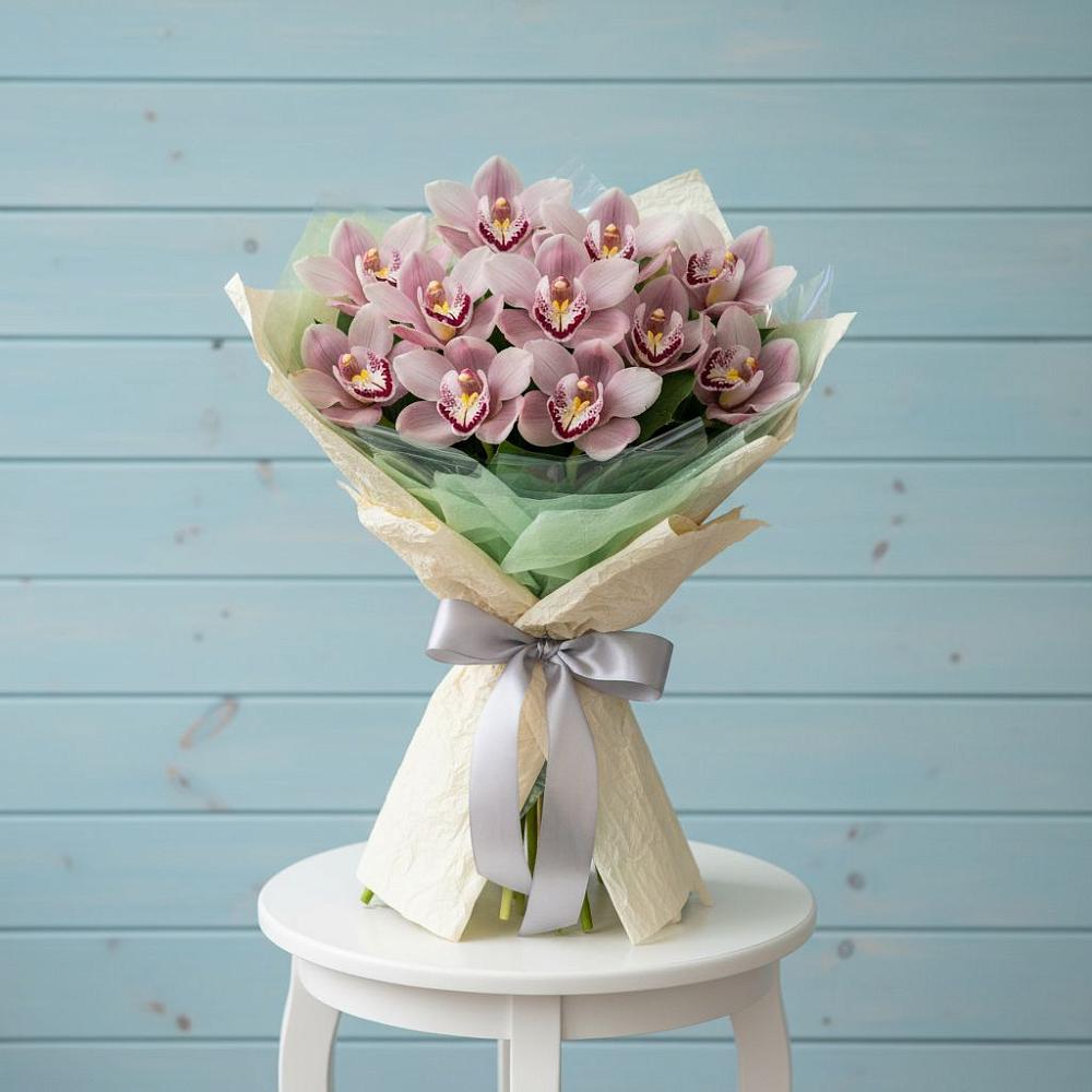 Букет цветов из: Орхидеи и Розы в Поселок Лесхоза