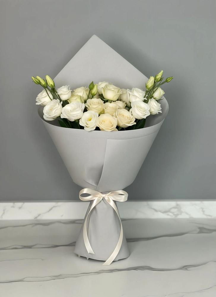 Букет цветов из: Розы и Лизиантусы в Поселок Лесхоза