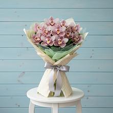 Букет цветов из:  Орхидеи и Розы в Поселок Лесхоза