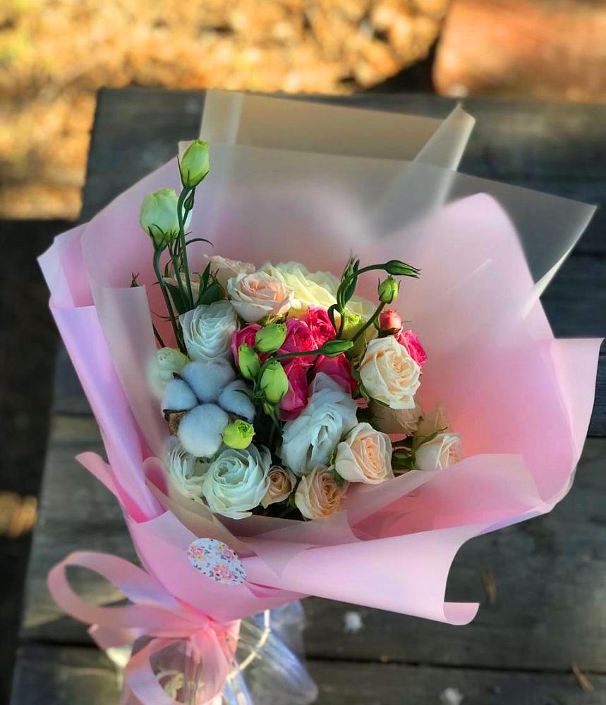 Букет цветов из: Розы и Лизиантусы в Поселок Лесхоза