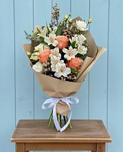 Букет цветов из:  Альстромерии, Лизиантусы, Розы и Хризантемы в Поселок Лесхоза