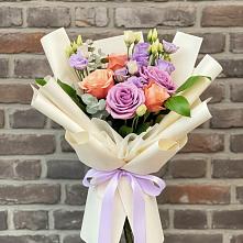Букет цветов из:  Лизиантусы и Розы в Поселок Лесхоза