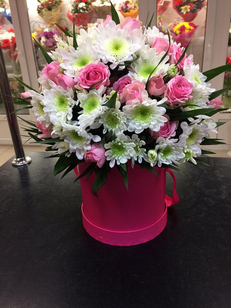 Цветочная композиция из Розы и Хризантемы в шляпной коробке в Поселок Лесхоза