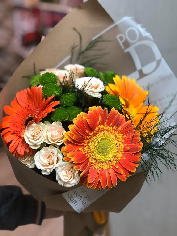 Букет цветов из: Герберы, Хризантемы и Розы в Поселок Лесхоза