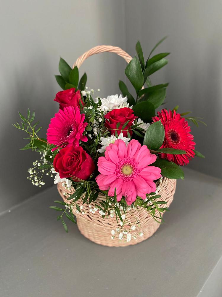 Цветочная композиция из Розы, Хризантемы и Герберы в корзине в Поселок Лесхоза