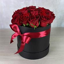 Цветочная композиция из Розы в шляпной коробке в Поселок Лесхоза
